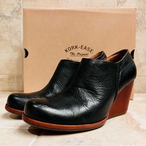 Kork-Ease Black Leather Wedge Ankle Booties with Brown Wood-Look Heel